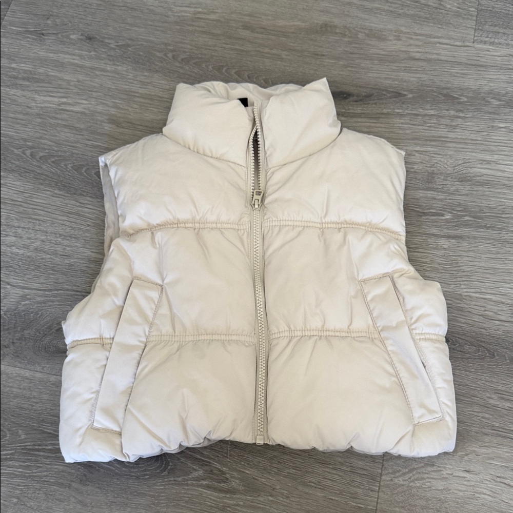 H&M Divided Off-White Puffer Vest